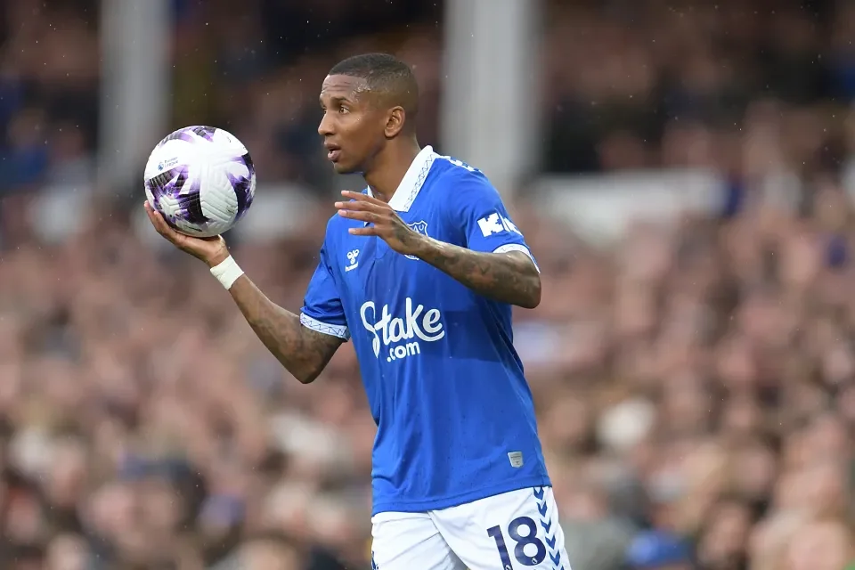 ashley-young-tuyen-bo-giai-nghe-2